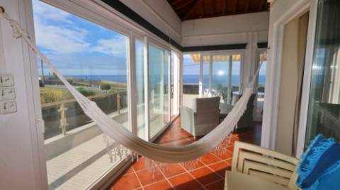 VENDA de VIVENDA - MORADIA à beira-mar, com AMPLO TERRENO, JARDIM e VISTA MAR - Mosteiros, Ponta Delgada, São Miguel, Açores