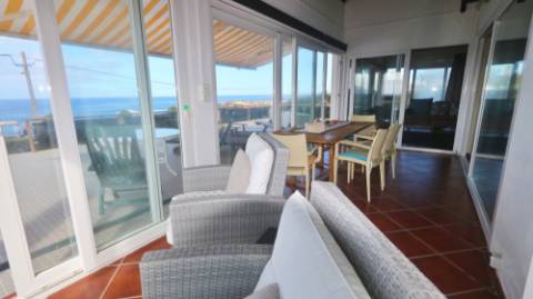 VENDA de VIVENDA - MORADIA à beira-mar, com AMPLO TERRENO, JARDIM e VISTA MAR - Mosteiros, Ponta Delgada, São Miguel, Açores