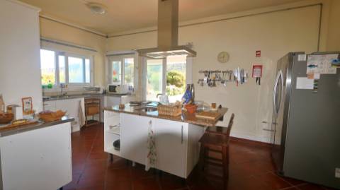 VENDA de VIVENDA - MORADIA à beira-mar, com AMPLO TERRENO, JARDIM e VISTA MAR - Mosteiros, Ponta Delgada, São Miguel, Açores