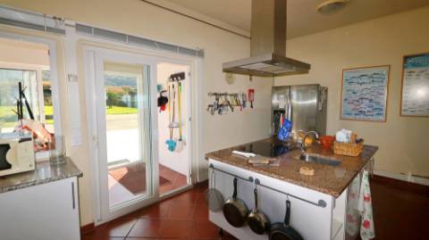 VENDA de VIVENDA - MORADIA à beira-mar, com AMPLO TERRENO, JARDIM e VISTA MAR - Mosteiros, Ponta Delgada, São Miguel, Açores