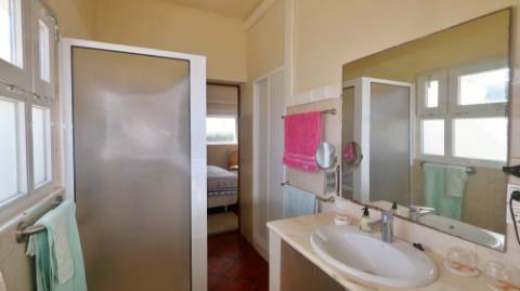 VENDA de VIVENDA - MORADIA à beira-mar, com AMPLO TERRENO, JARDIM e VISTA MAR - Mosteiros, Ponta Delgada, São Miguel, Açores