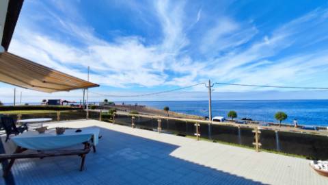 VENDA de VIVENDA - MORADIA à beira-mar, com AMPLO TERRENO, JARDIM e VISTA MAR - Mosteiros, Ponta Delgada, São Miguel, Açores