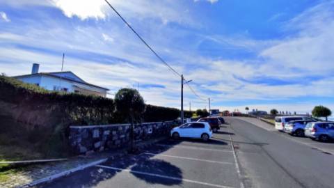 VENDA de VIVENDA - MORADIA à beira-mar, com AMPLO TERRENO, JARDIM e VISTA MAR - Mosteiros, Ponta Delgada, São Miguel, Açores