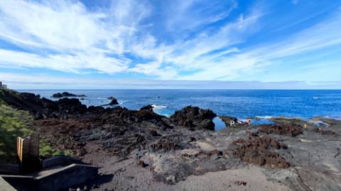 VENDA de VIVENDA - MORADIA à beira-mar, com AMPLO TERRENO, JARDIM e VISTA MAR - Mosteiros, Ponta Delgada, São Miguel, Açores