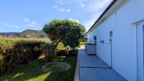 VENDA de VIVENDA - MORADIA à beira-mar, com AMPLO TERRENO, JARDIM e VISTA MAR - Mosteiros, Ponta Delgada, São Miguel, Açores
