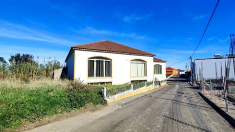 VENDA de ÁREA COMERCIAL - EDIFÍCIO - Achadinha, Nordeste, Ilha de São Miguel, Açores