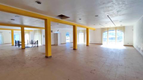 VENDA de ÁREA COMERCIAL - EDIFÍCIO - Achadinha, Nordeste, Ilha de São Miguel, Açores