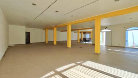 VENDA de ÁREA COMERCIAL - EDIFÍCIO - Achadinha, Nordeste, Ilha de São Miguel, Açores