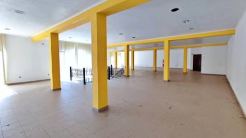 VENDA de ÁREA COMERCIAL - EDIFÍCIO - Achadinha, Nordeste, Ilha de São Miguel, Açores