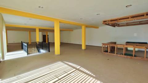 VENDA de ÁREA COMERCIAL - EDIFÍCIO - Achadinha, Nordeste, Ilha de São Miguel, Açores