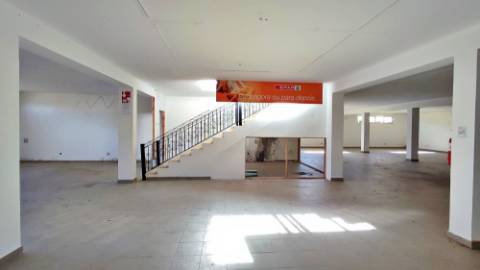 VENDA de ÁREA COMERCIAL - EDIFÍCIO - Achadinha, Nordeste, Ilha de São Miguel, Açores