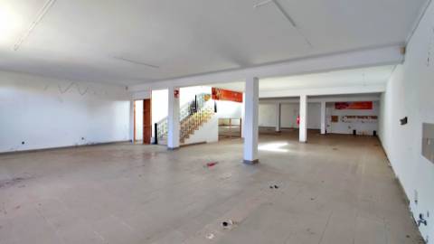 VENDA de ÁREA COMERCIAL - EDIFÍCIO - Achadinha, Nordeste, Ilha de São Miguel, Açores