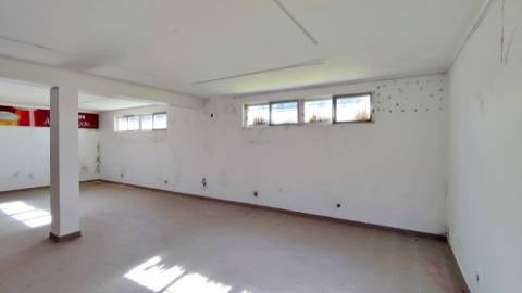 VENDA de ÁREA COMERCIAL - EDIFÍCIO - Achadinha, Nordeste, Ilha de São Miguel, Açores