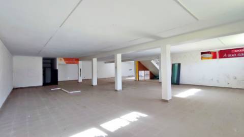 VENDA de ÁREA COMERCIAL - EDIFÍCIO - Achadinha, Nordeste, Ilha de São Miguel, Açores