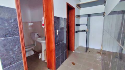 VENDA de ÁREA COMERCIAL - EDIFÍCIO - Achadinha, Nordeste, Ilha de São Miguel, Açores