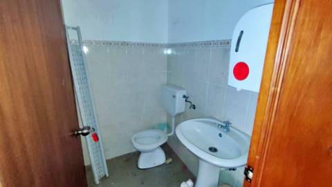 VENDA de ÁREA COMERCIAL - EDIFÍCIO - Achadinha, Nordeste, Ilha de São Miguel, Açores