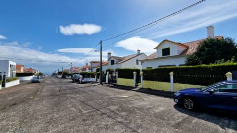 VENDA de MORADIA - VIVENDA T3+2 com Jardim e Garagem - Relva, Ponta Delgada, Ilha de São Miguel, Açores