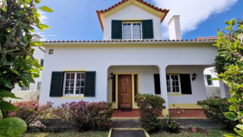 VENDA de MORADIA - VIVENDA T3+2 com Jardim e Garagem - Relva, Ponta Delgada, Ilha de São Miguel, Açores
