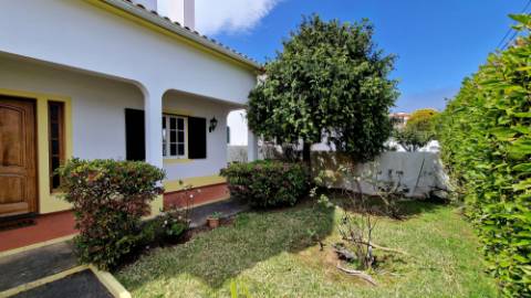 VENDA de MORADIA - VIVENDA T3+2 com Jardim e Garagem - Relva, Ponta Delgada, Ilha de São Miguel, Açores