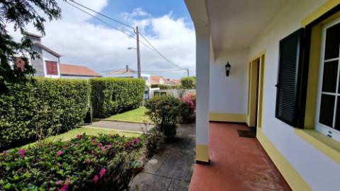 VENDA de MORADIA - VIVENDA T3+2 com Jardim e Garagem - Relva, Ponta Delgada, Ilha de São Miguel, Açores
