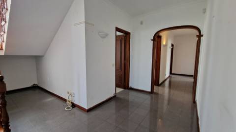 VENDA de MORADIA - VIVENDA T3+2 com Jardim e Garagem - Relva, Ponta Delgada, Ilha de São Miguel, Açores