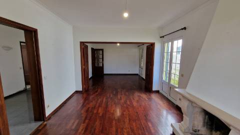 VENDA de MORADIA - VIVENDA T3+2 com Jardim e Garagem - Relva, Ponta Delgada, Ilha de São Miguel, Açores