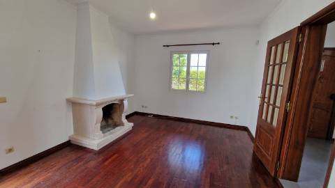 VENDA de MORADIA - VIVENDA T3+2 com Jardim e Garagem - Relva, Ponta Delgada, Ilha de São Miguel, Açores