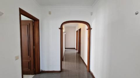 VENDA de MORADIA - VIVENDA T3+2 com Jardim e Garagem - Relva, Ponta Delgada, Ilha de São Miguel, Açores