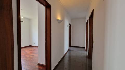 VENDA de MORADIA - VIVENDA T3+2 com Jardim e Garagem - Relva, Ponta Delgada, Ilha de São Miguel, Açores