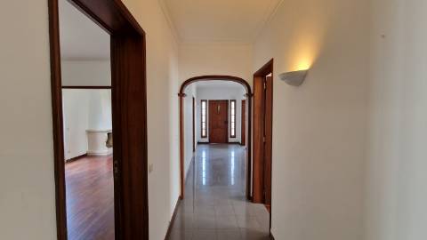 VENDA de MORADIA - VIVENDA T3+2 com Jardim e Garagem - Relva, Ponta Delgada, Ilha de São Miguel, Açores