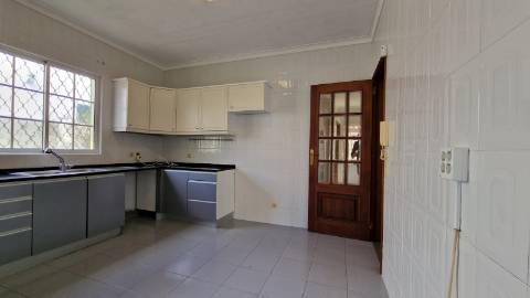 VENDA de MORADIA - VIVENDA T3+2 com Jardim e Garagem - Relva, Ponta Delgada, Ilha de São Miguel, Açores