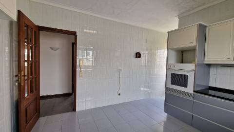 VENDA de MORADIA - VIVENDA T3+2 com Jardim e Garagem - Relva, Ponta Delgada, Ilha de São Miguel, Açores