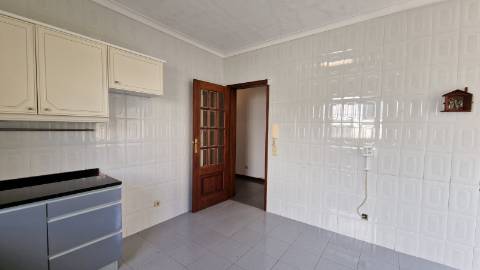 VENDA de MORADIA - VIVENDA T3+2 com Jardim e Garagem - Relva, Ponta Delgada, Ilha de São Miguel, Açores