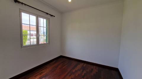 VENDA de MORADIA - VIVENDA T3+2 com Jardim e Garagem - Relva, Ponta Delgada, Ilha de São Miguel, Açores