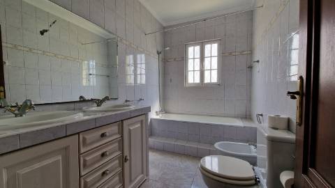 VENDA de MORADIA - VIVENDA T3+2 com Jardim e Garagem - Relva, Ponta Delgada, Ilha de São Miguel, Açores