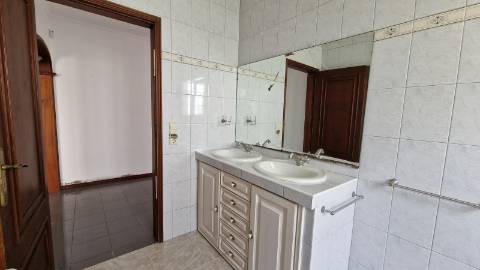 VENDA de MORADIA - VIVENDA T3+2 com Jardim e Garagem - Relva, Ponta Delgada, Ilha de São Miguel, Açores