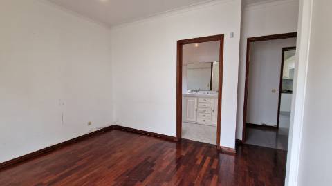 VENDA de MORADIA - VIVENDA T3+2 com Jardim e Garagem - Relva, Ponta Delgada, Ilha de São Miguel, Açores