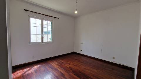 VENDA de MORADIA - VIVENDA T3+2 com Jardim e Garagem - Relva, Ponta Delgada, Ilha de São Miguel, Açores