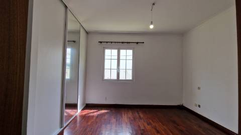 VENDA de MORADIA - VIVENDA T3+2 com Jardim e Garagem - Relva, Ponta Delgada, Ilha de São Miguel, Açores