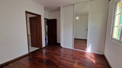 VENDA de MORADIA - VIVENDA T3+2 com Jardim e Garagem - Relva, Ponta Delgada, Ilha de São Miguel, Açores