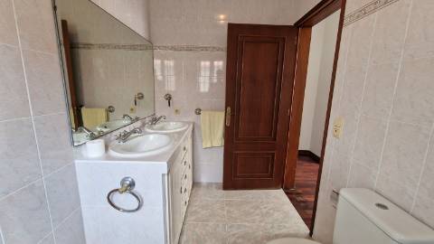 VENDA de MORADIA - VIVENDA T3+2 com Jardim e Garagem - Relva, Ponta Delgada, Ilha de São Miguel, Açores