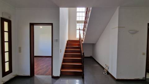 VENDA de MORADIA - VIVENDA T3+2 com Jardim e Garagem - Relva, Ponta Delgada, Ilha de São Miguel, Açores