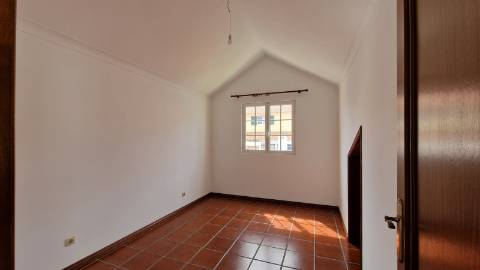 VENDA de MORADIA - VIVENDA T3+2 com Jardim e Garagem - Relva, Ponta Delgada, Ilha de São Miguel, Açores