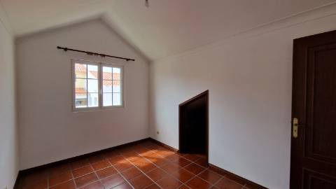 VENDA de MORADIA - VIVENDA T3+2 com Jardim e Garagem - Relva, Ponta Delgada, Ilha de São Miguel, Açores