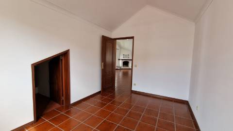 VENDA de MORADIA - VIVENDA T3+2 com Jardim e Garagem - Relva, Ponta Delgada, Ilha de São Miguel, Açores