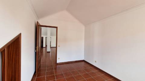 VENDA de MORADIA - VIVENDA T3+2 com Jardim e Garagem - Relva, Ponta Delgada, Ilha de São Miguel, Açores