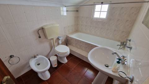 VENDA de MORADIA - VIVENDA T3+2 com Jardim e Garagem - Relva, Ponta Delgada, Ilha de São Miguel, Açores