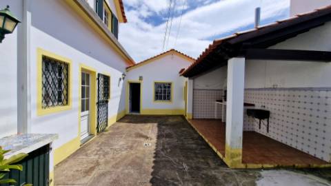 VENDA de MORADIA - VIVENDA T3+2 com Jardim e Garagem - Relva, Ponta Delgada, Ilha de São Miguel, Açores