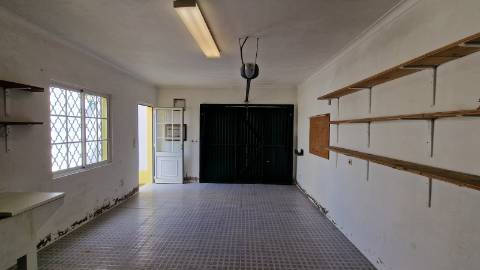 VENDA de MORADIA - VIVENDA T3+2 com Jardim e Garagem - Relva, Ponta Delgada, Ilha de São Miguel, Açores