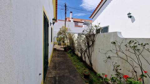 VENDA de MORADIA - VIVENDA T3+2 com Jardim e Garagem - Relva, Ponta Delgada, Ilha de São Miguel, Açores